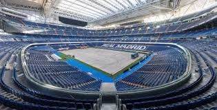 波士顿红袜队球迷在芬威球场合唱《Sweet Caroline》成为赛场的保留节目