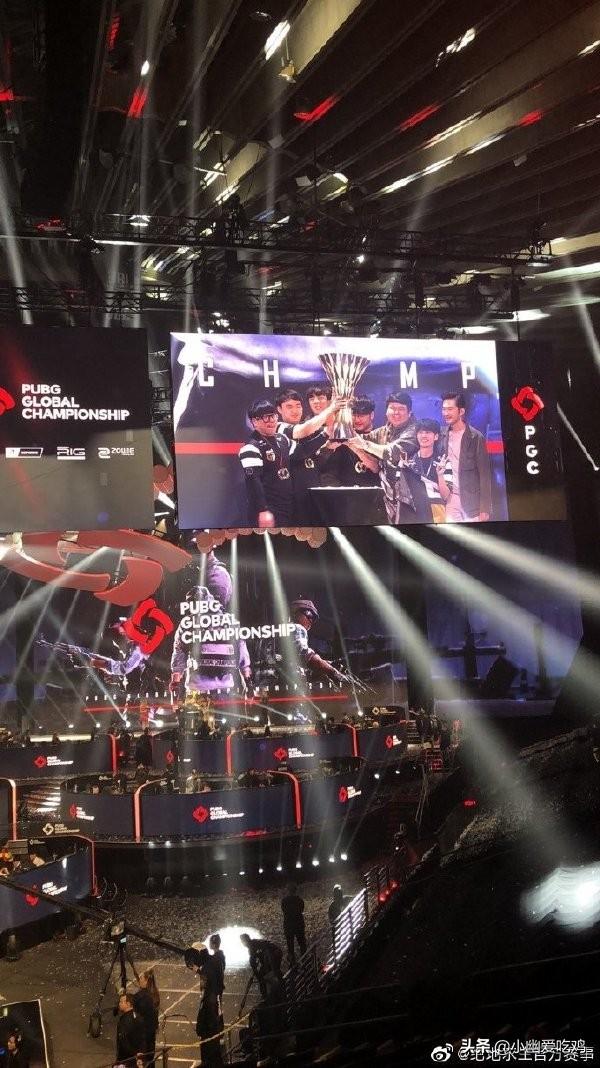 在社交媒体 在社交媒体