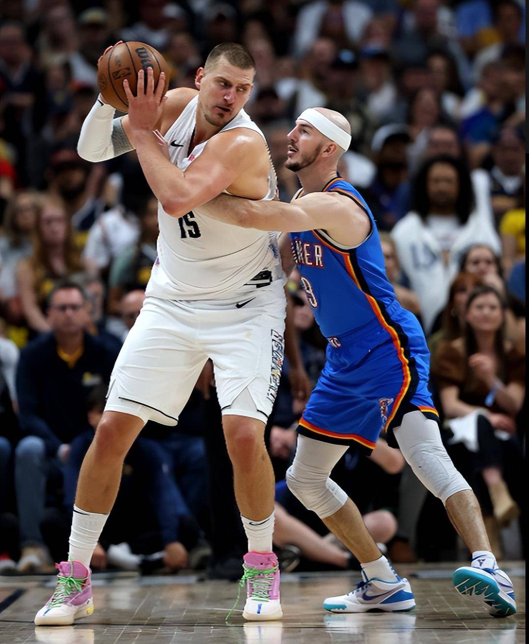 在本场所有 在本场所有